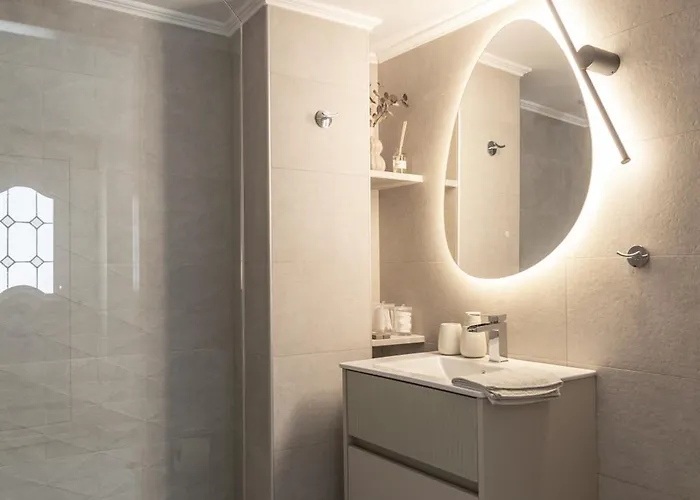 Melian Roots * Adamantas (Milos)